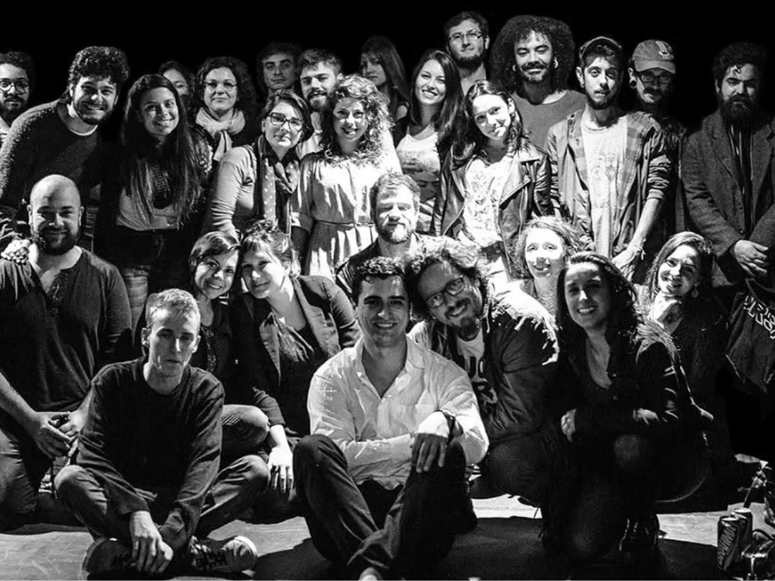 Trabalho teatral e formação de artistas